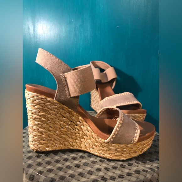 Tan Mia Straw Wedge Heel Sandals Size 8.5 - Picture 9 of 13